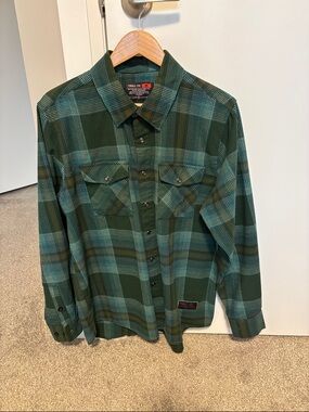Troll Co. Green Plaid Button-Up Flannel Shirt - Mens Medium